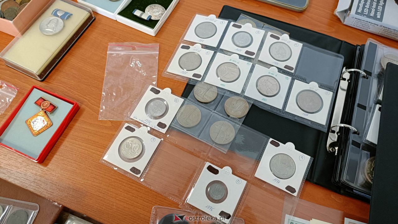 Zaglądamy na giełdę kolekcjonerską w Klubie Lokator. Co dziś było w ofercie? [07.05.2023] - zdjęcie #13 - eOstroleka.pl