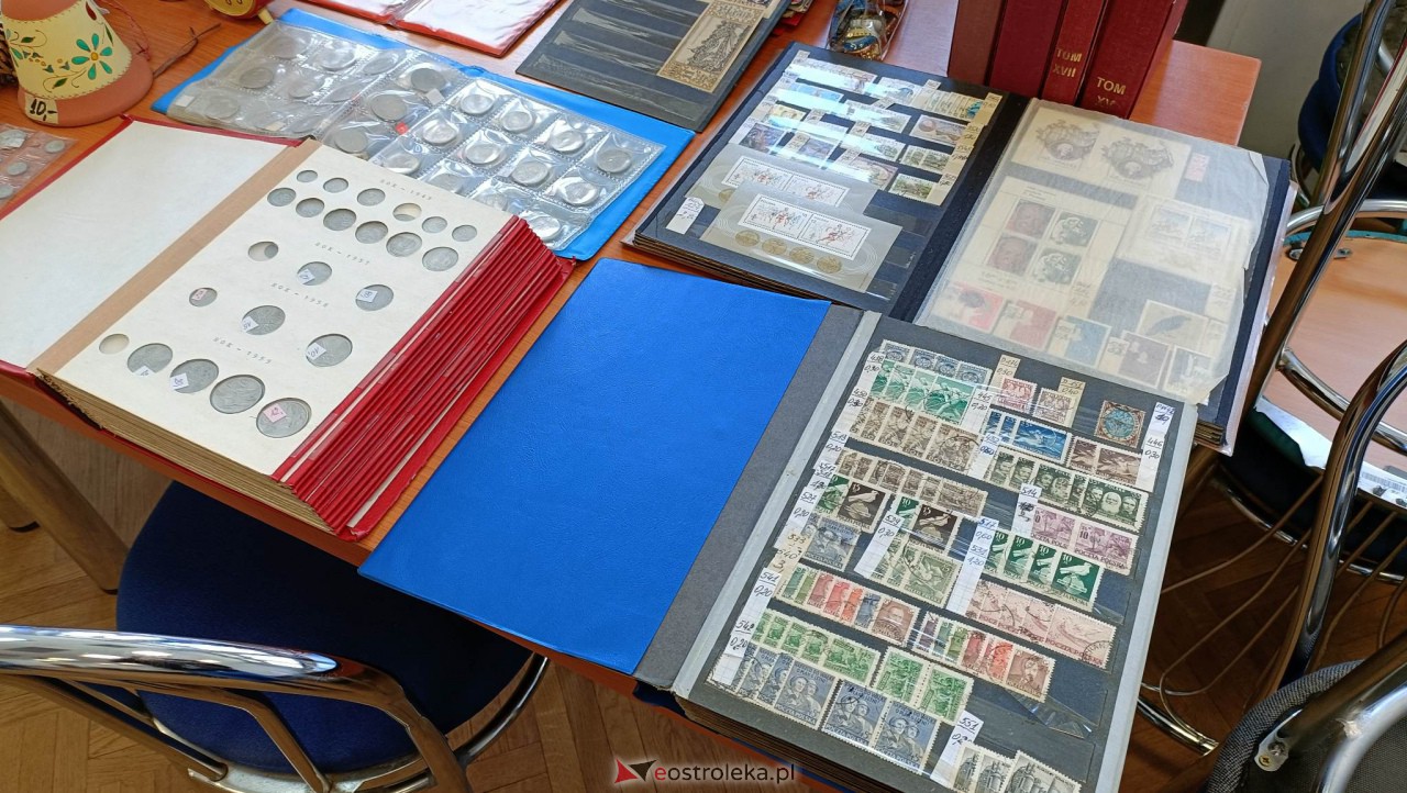 Zaglądamy na giełdę kolekcjonerską w Klubie Lokator. Co dziś było w ofercie? [07.05.2023] - zdjęcie #12 - eOstroleka.pl