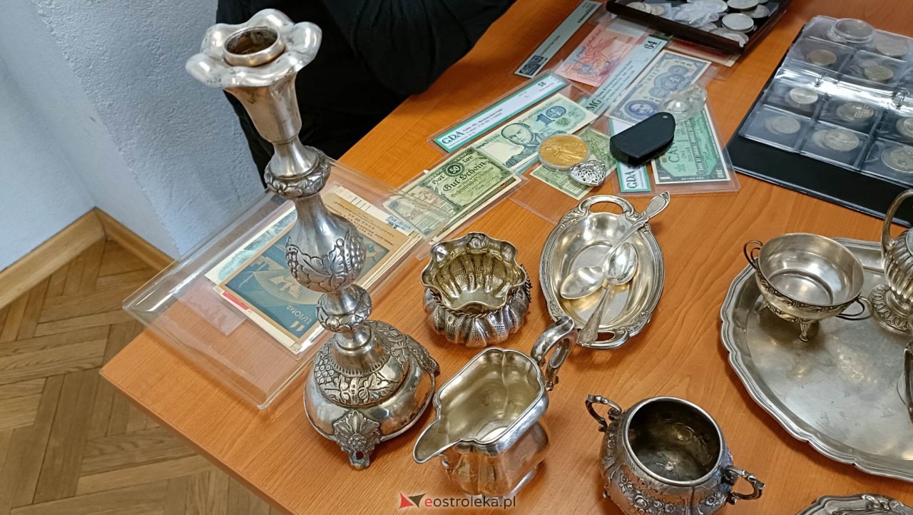 Zaglądamy na giełdę kolekcjonerską w Klubie Lokator. Co dziś było w ofercie? [07.05.2023] - zdjęcie #11 - eOstroleka.pl