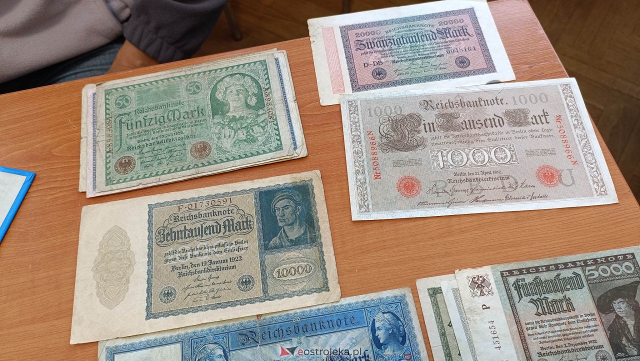 Zaglądamy na giełdę kolekcjonerską w Klubie Lokator. Co dziś było w ofercie? [07.05.2023] - zdjęcie #7 - eOstroleka.pl