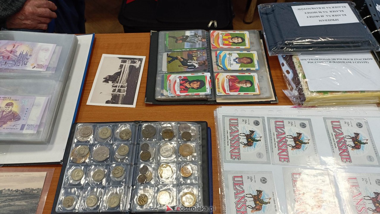 Zaglądamy na giełdę kolekcjonerską w Klubie Lokator. Co dziś było w ofercie? [07.05.2023] - zdjęcie #2 - eOstroleka.pl