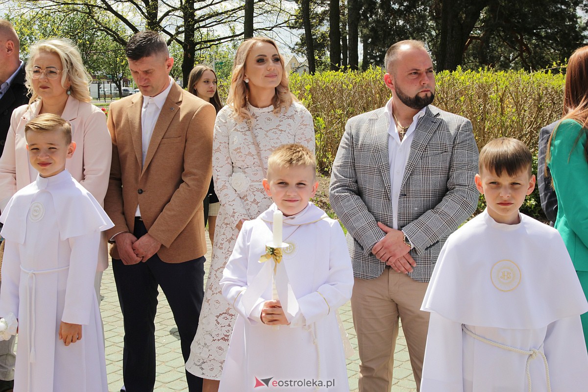 I Komunia Święta w parafii pw. Zbawiciela Świata w Ostrołęce [07.05.2023] - zdjęcie #142 - eOstroleka.pl