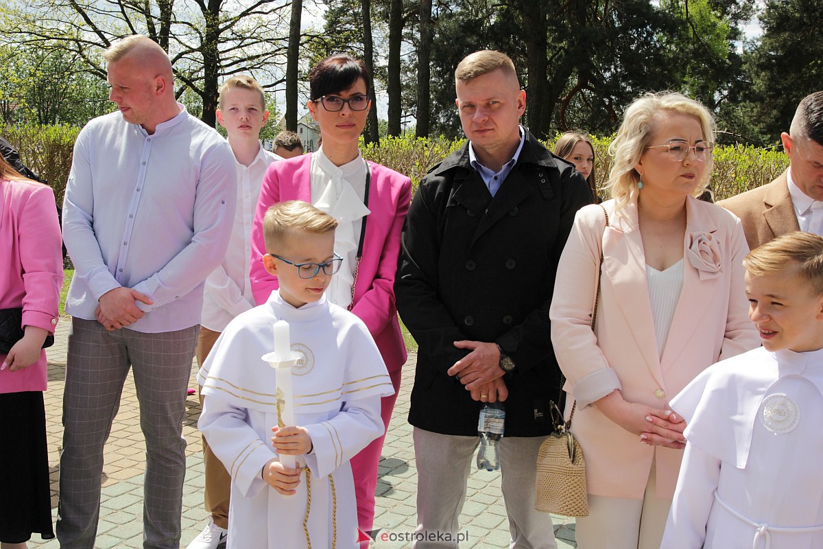 I Komunia Święta w parafii pw. Zbawiciela Świata w Ostrołęce [07.05.2023] - zdjęcie #140 - eOstroleka.pl