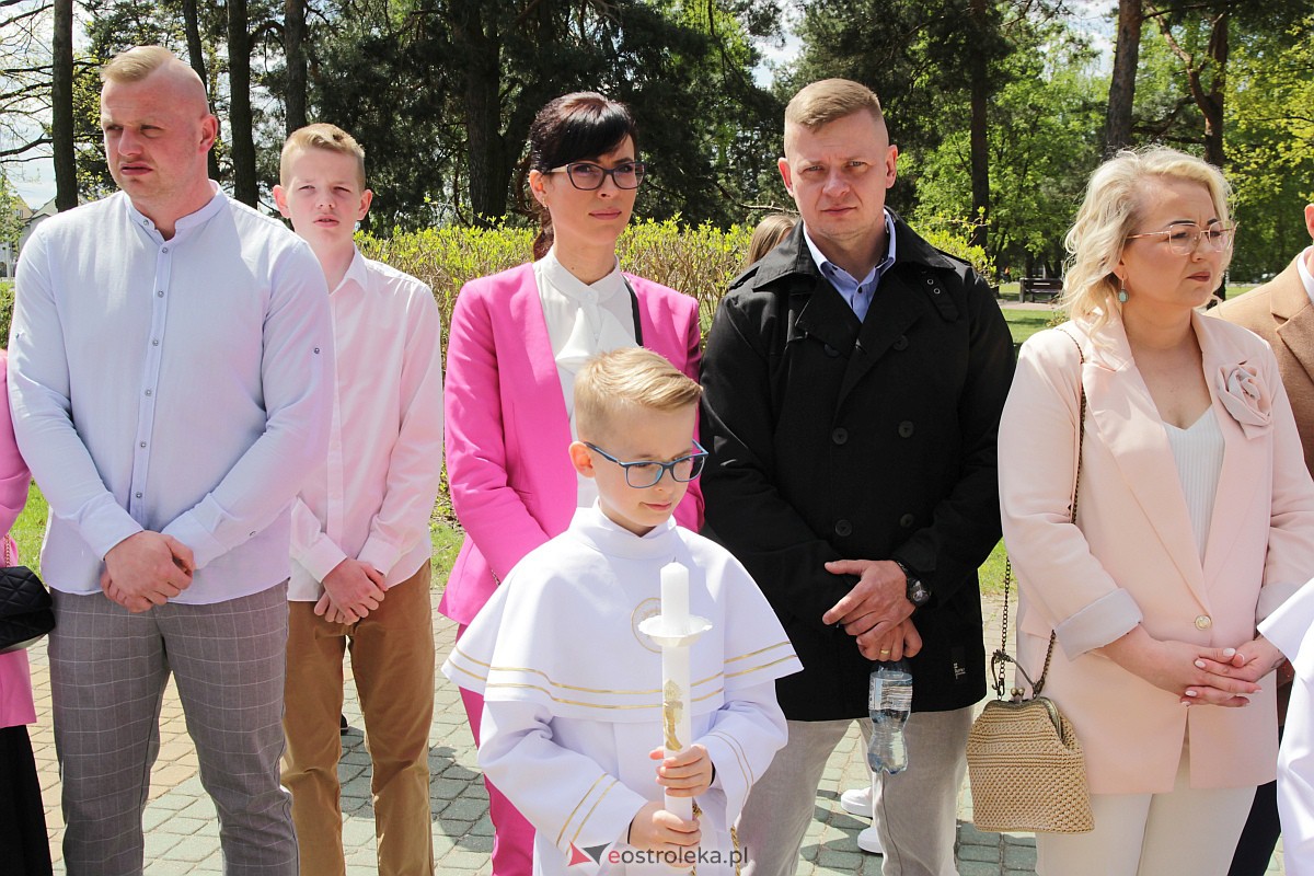 I Komunia Święta w parafii pw. Zbawiciela Świata w Ostrołęce [07.05.2023] - zdjęcie #139 - eOstroleka.pl