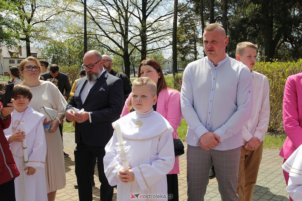 I Komunia Święta w parafii pw. Zbawiciela Świata w Ostrołęce [07.05.2023] - zdjęcie #138 - eOstroleka.pl