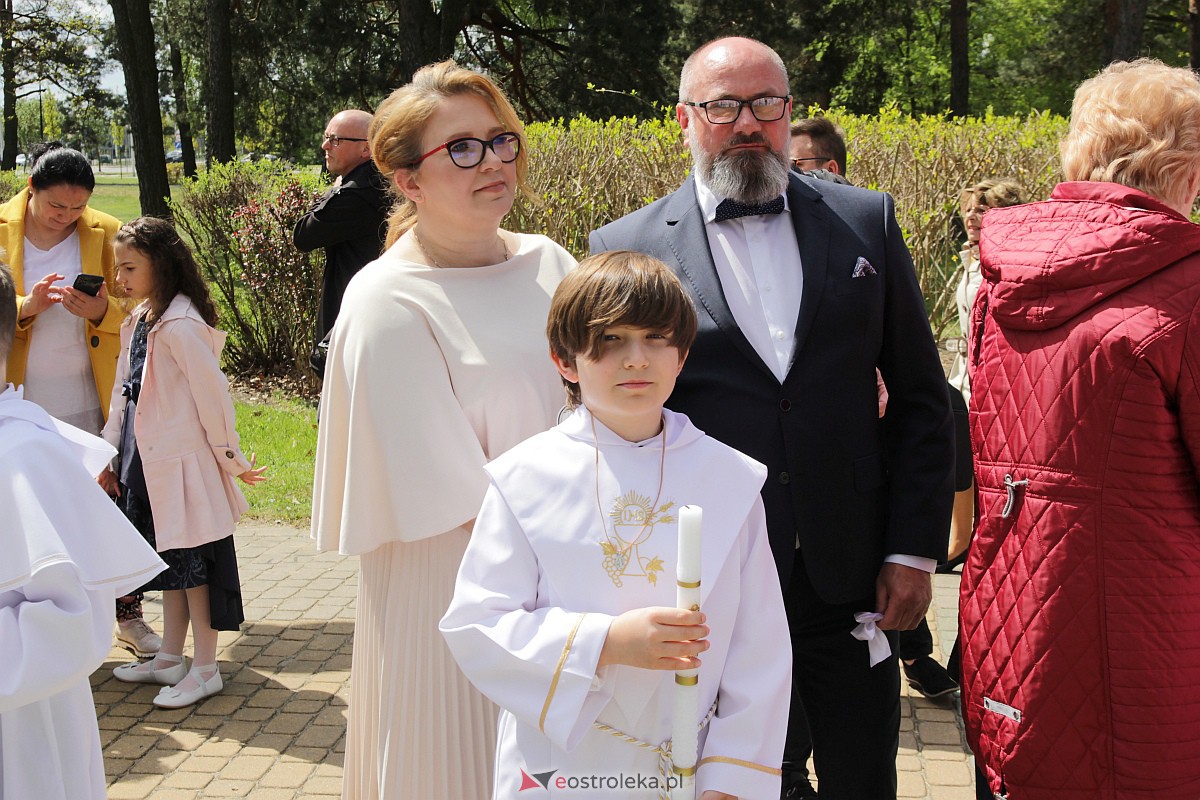 I Komunia Święta w parafii pw. Zbawiciela Świata w Ostrołęce [07.05.2023] - zdjęcie #136 - eOstroleka.pl