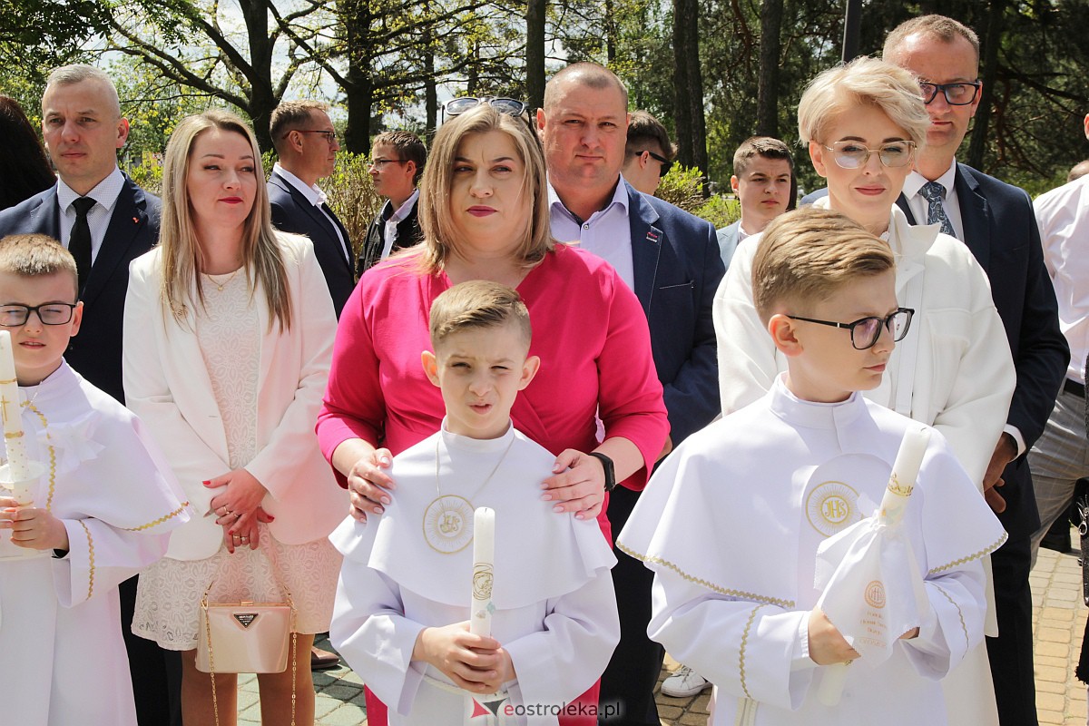 I Komunia Święta w parafii pw. Zbawiciela Świata w Ostrołęce [07.05.2023] - zdjęcie #132 - eOstroleka.pl