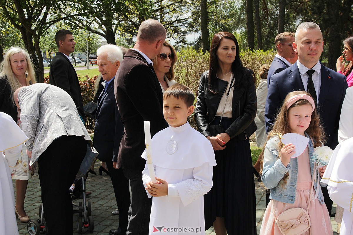 I Komunia Święta w parafii pw. Zbawiciela Świata w Ostrołęce [07.05.2023] - zdjęcie #130 - eOstroleka.pl