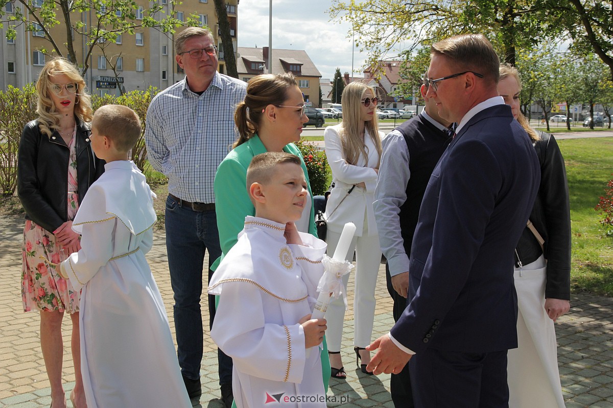 I Komunia Święta w parafii pw. Zbawiciela Świata w Ostrołęce [07.05.2023] - zdjęcie #129 - eOstroleka.pl