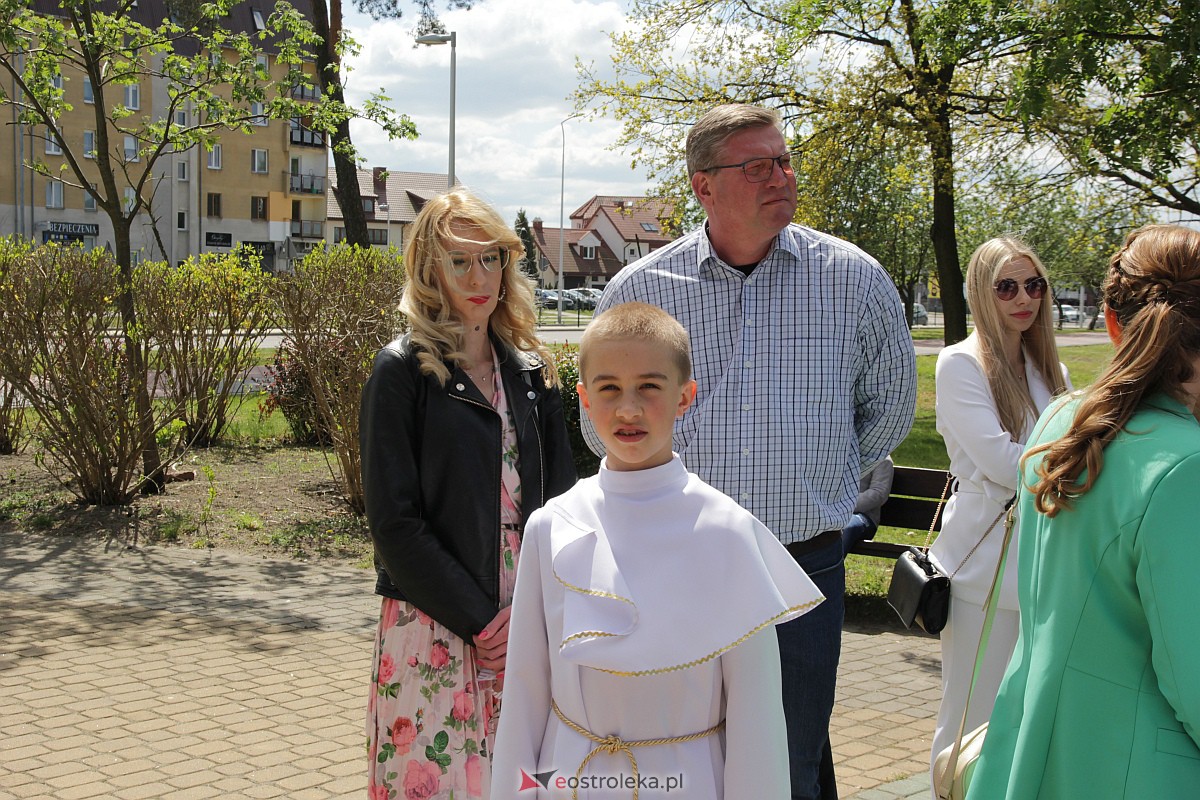I Komunia Święta w parafii pw. Zbawiciela Świata w Ostrołęce [07.05.2023] - zdjęcie #128 - eOstroleka.pl