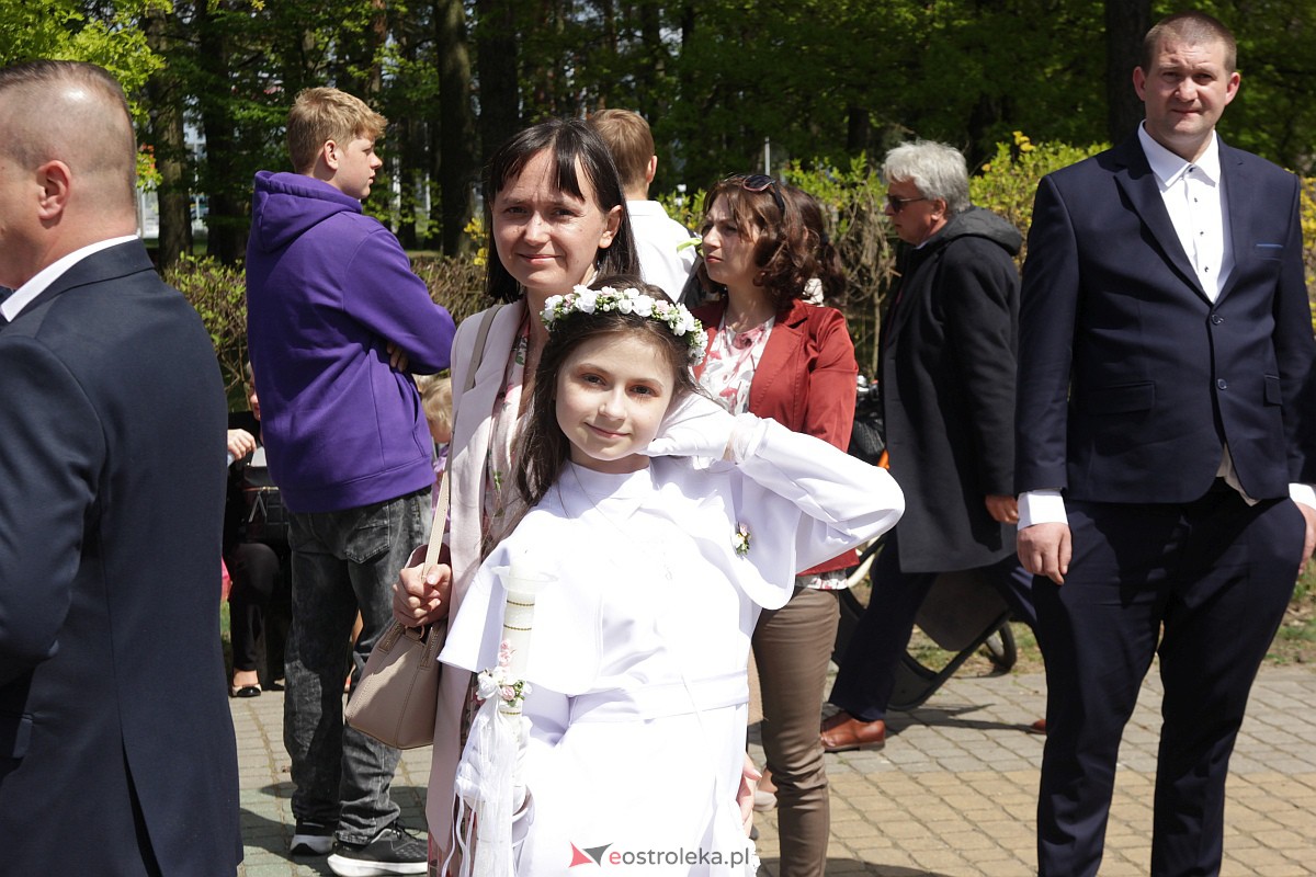 I Komunia Święta w parafii pw. Zbawiciela Świata w Ostrołęce [07.05.2023] - zdjęcie #127 - eOstroleka.pl