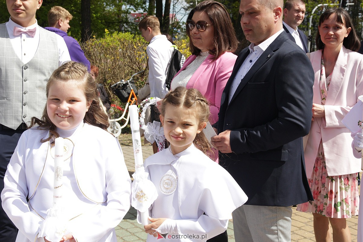 I Komunia Święta w parafii pw. Zbawiciela Świata w Ostrołęce [07.05.2023] - zdjęcie #125 - eOstroleka.pl