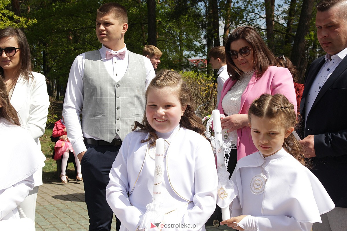 I Komunia Święta w parafii pw. Zbawiciela Świata w Ostrołęce [07.05.2023] - zdjęcie #123 - eOstroleka.pl