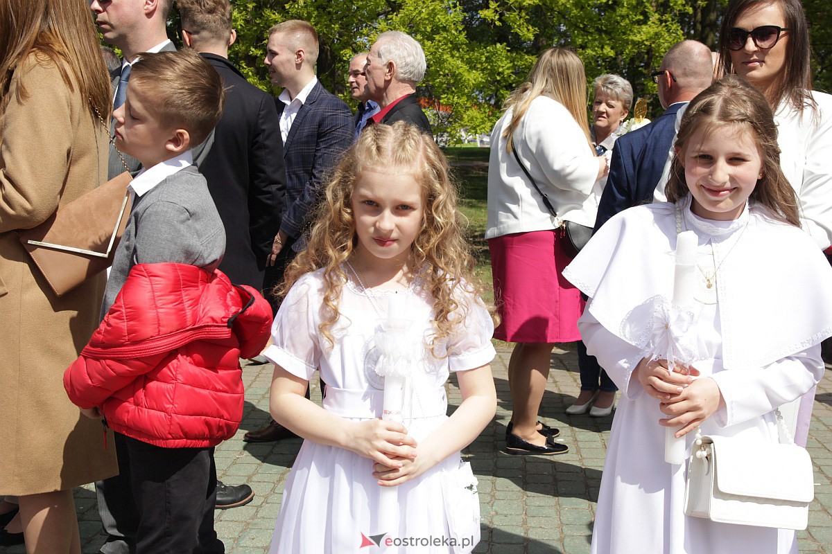 I Komunia Święta w parafii pw. Zbawiciela Świata w Ostrołęce [07.05.2023] - zdjęcie #121 - eOstroleka.pl