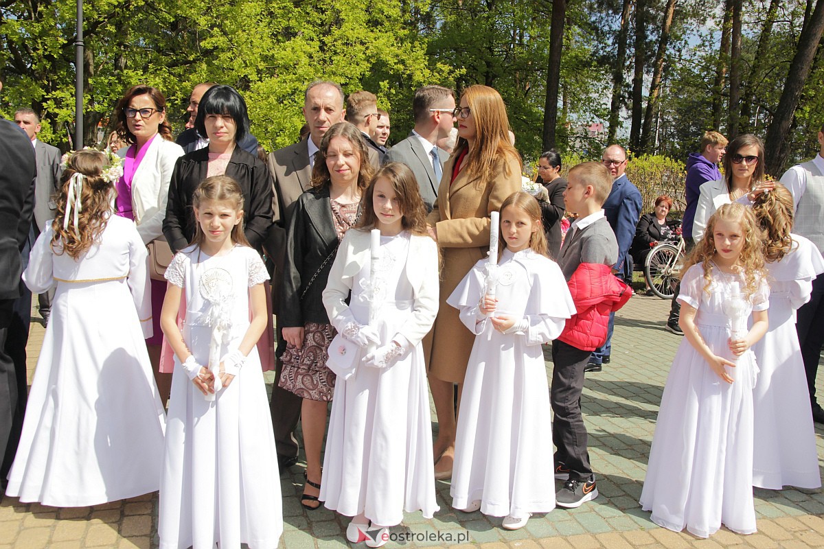 I Komunia Święta w parafii pw. Zbawiciela Świata w Ostrołęce [07.05.2023] - zdjęcie #120 - eOstroleka.pl