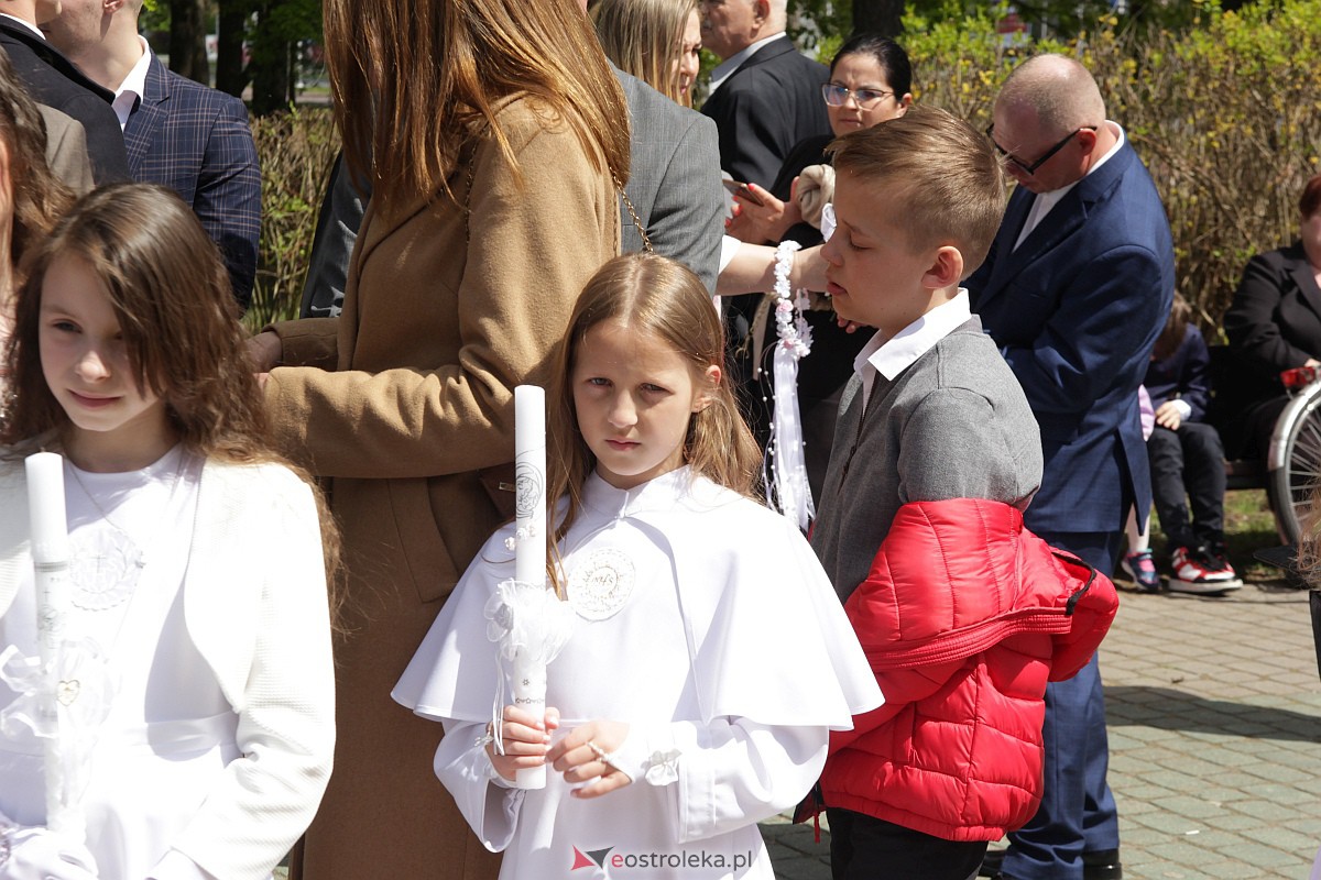 I Komunia Święta w parafii pw. Zbawiciela Świata w Ostrołęce [07.05.2023] - zdjęcie #118 - eOstroleka.pl