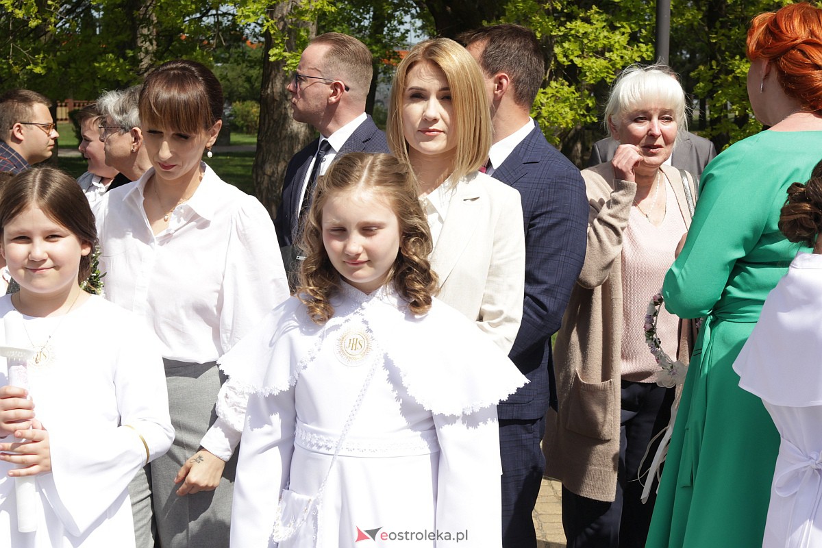 I Komunia Święta w parafii pw. Zbawiciela Świata w Ostrołęce [07.05.2023] - zdjęcie #115 - eOstroleka.pl