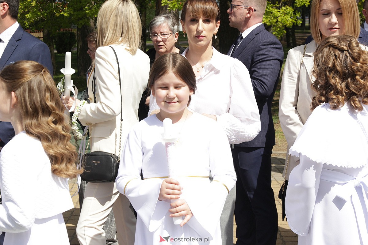 I Komunia Święta w parafii pw. Zbawiciela Świata w Ostrołęce [07.05.2023] - zdjęcie #114 - eOstroleka.pl