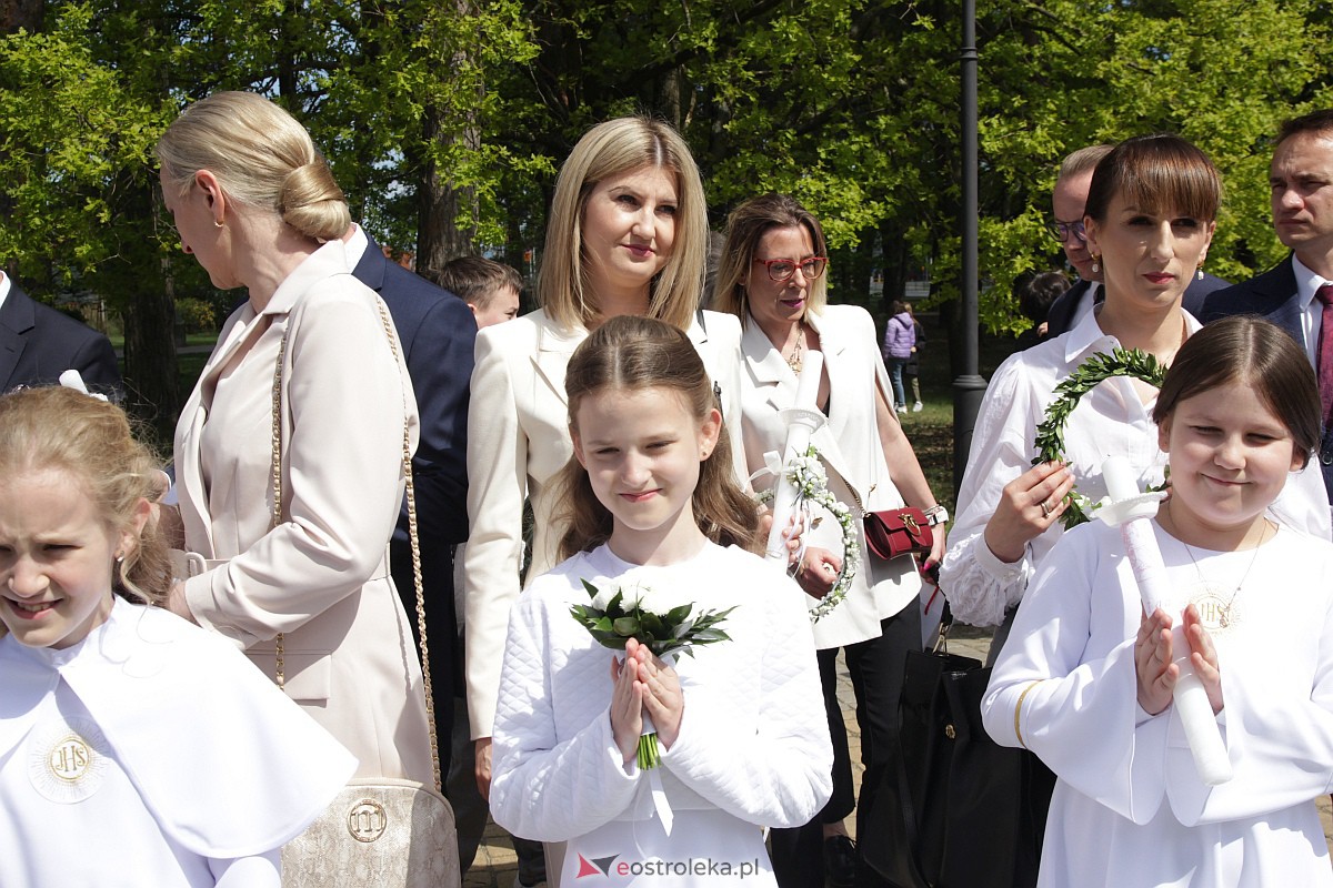 I Komunia Święta w parafii pw. Zbawiciela Świata w Ostrołęce [07.05.2023] - zdjęcie #106 - eOstroleka.pl