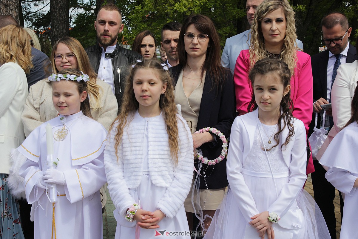 I Komunia Święta w parafii pw. Zbawiciela Świata w Ostrołęce [07.05.2023] - zdjęcie #96 - eOstroleka.pl