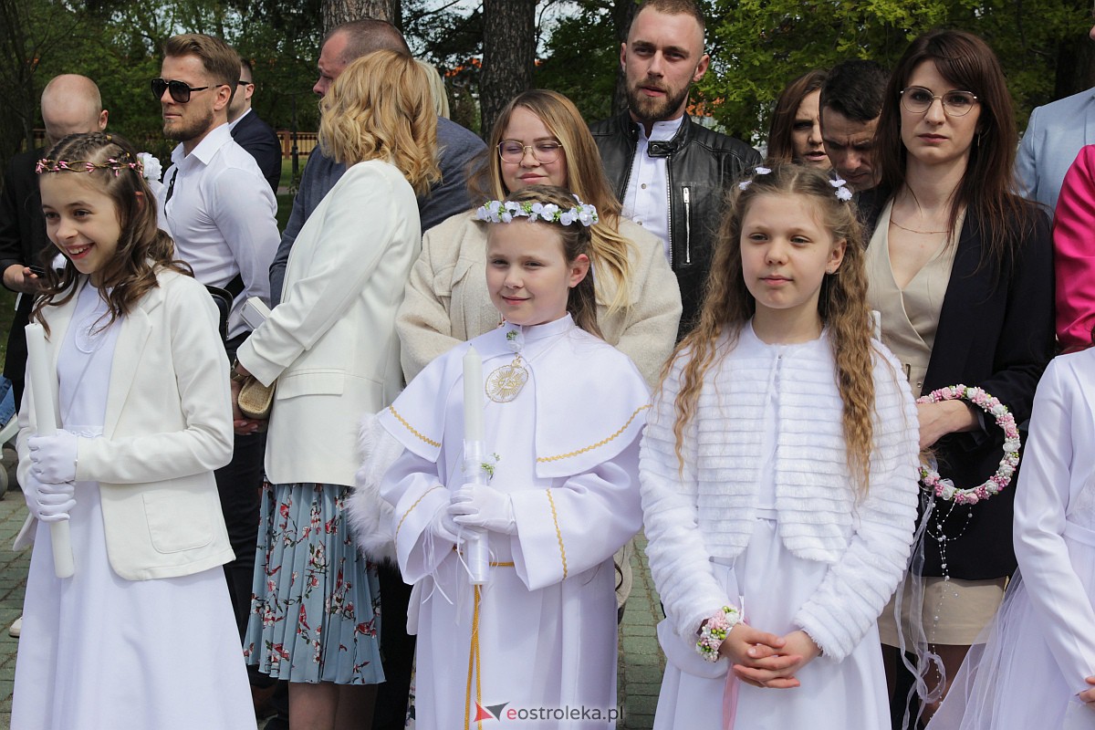 I Komunia Święta w parafii pw. Zbawiciela Świata w Ostrołęce [07.05.2023] - zdjęcie #94 - eOstroleka.pl