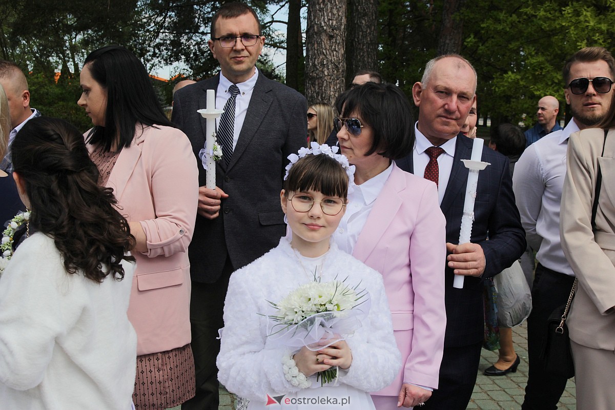 I Komunia Święta w parafii pw. Zbawiciela Świata w Ostrołęce [07.05.2023] - zdjęcie #86 - eOstroleka.pl