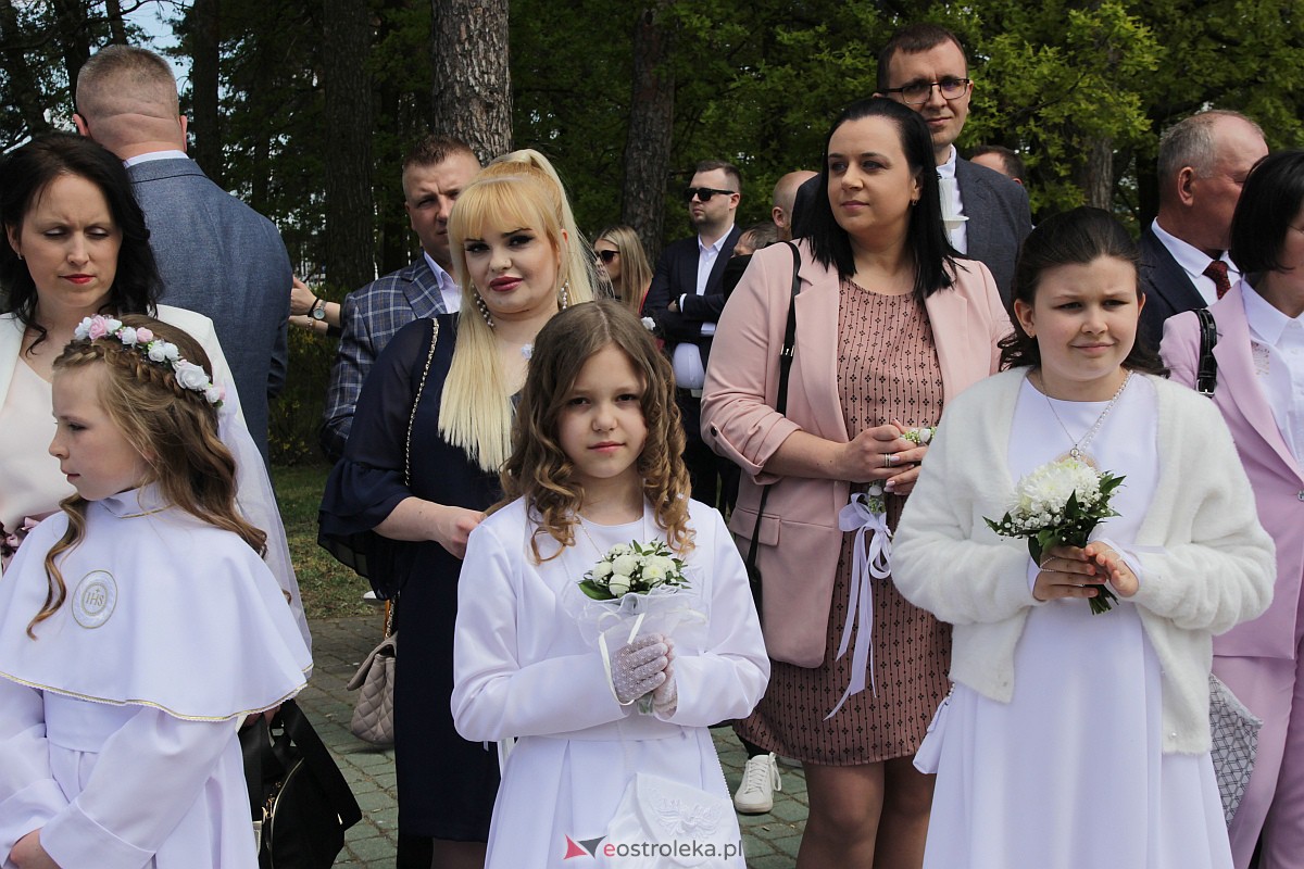 I Komunia Święta w parafii pw. Zbawiciela Świata w Ostrołęce [07.05.2023] - zdjęcie #82 - eOstroleka.pl