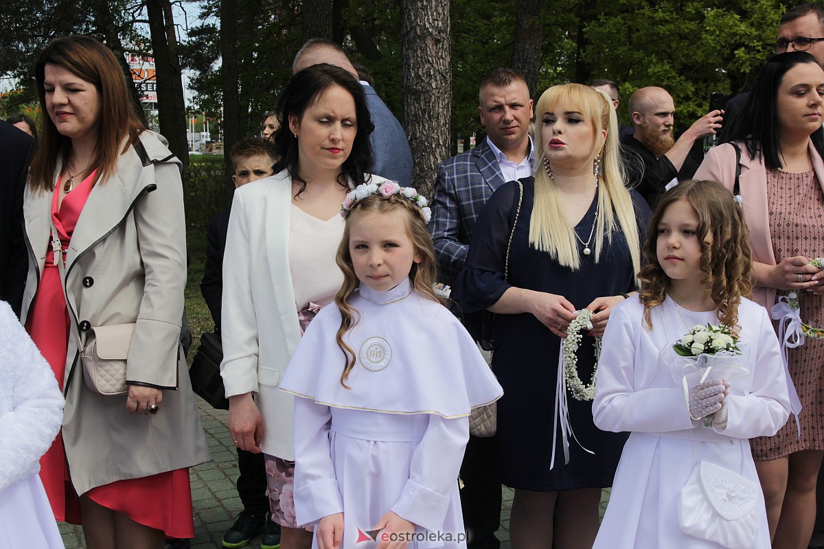 I Komunia Święta w parafii pw. Zbawiciela Świata w Ostrołęce [07.05.2023] - zdjęcie #80 - eOstroleka.pl