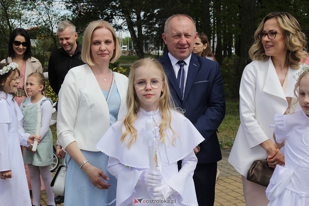 I Komunia Święta w parafii pw. Zbawiciela Świata w Ostrołęce [07.05.2023] - zdjęcie #70 - eOstroleka.pl