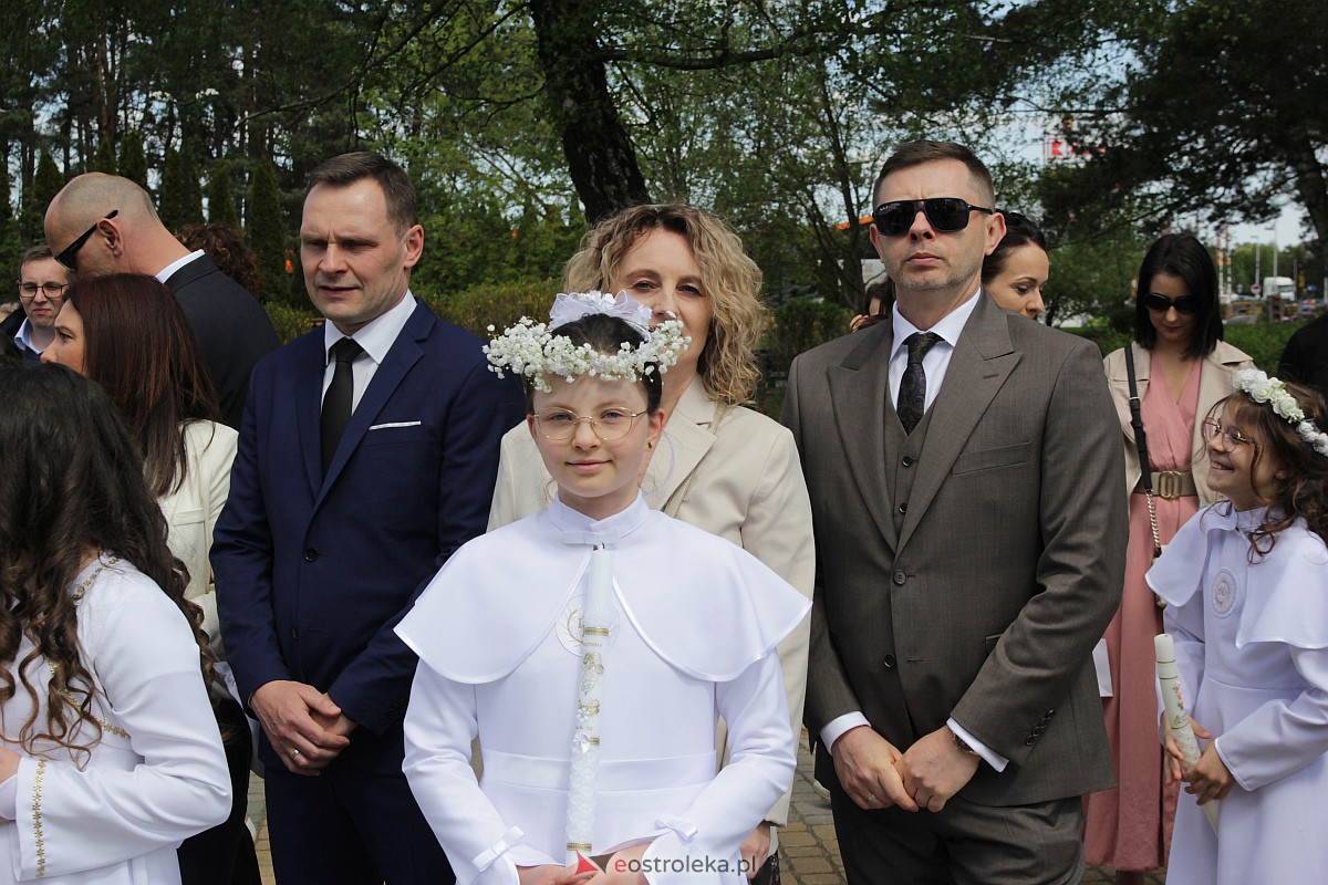 I Komunia Święta w parafii pw. Zbawiciela Świata w Ostrołęce [07.05.2023] - zdjęcie #68 - eOstroleka.pl