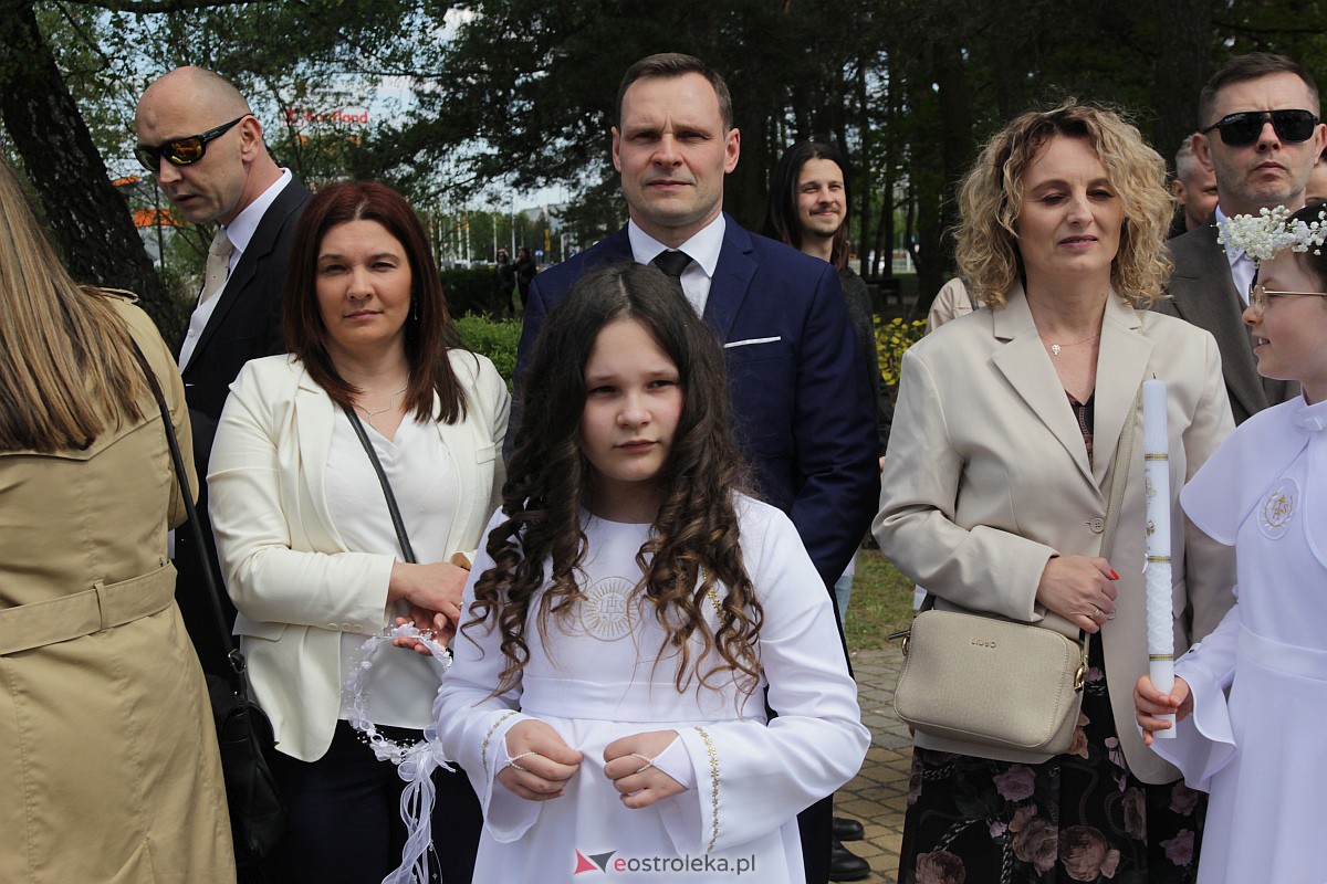 I Komunia Święta w parafii pw. Zbawiciela Świata w Ostrołęce [07.05.2023] - zdjęcie #66 - eOstroleka.pl