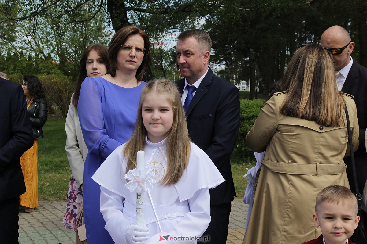I Komunia Święta w parafii pw. Zbawiciela Świata w Ostrołęce [07.05.2023] - zdjęcie #64 - eOstroleka.pl