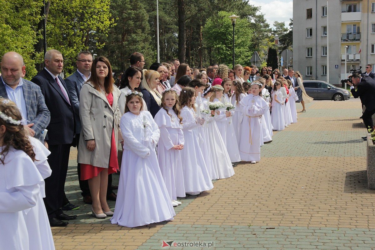 I Komunia Święta w parafii pw. Zbawiciela Świata w Ostrołęce [07.05.2023] - zdjęcie #55 - eOstroleka.pl