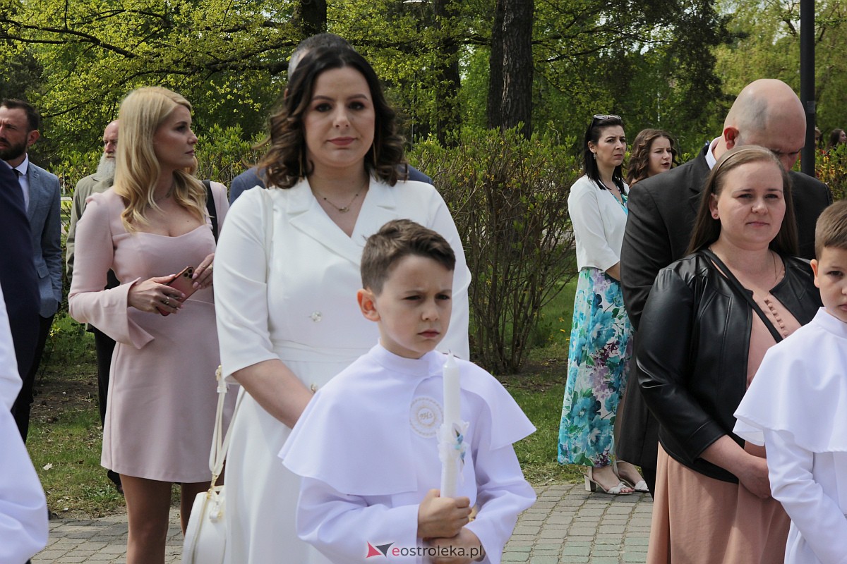 I Komunia Święta w parafii pw. Zbawiciela Świata w Ostrołęce [07.05.2023] - zdjęcie #53 - eOstroleka.pl