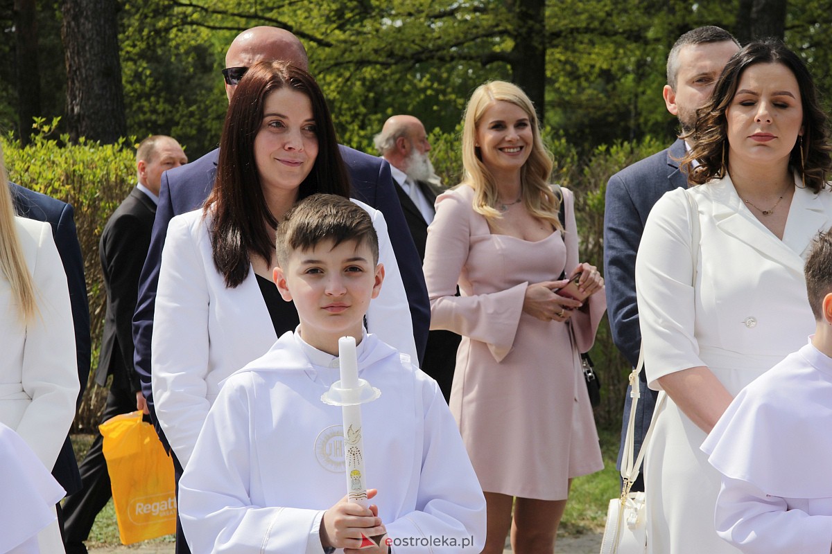I Komunia Święta w parafii pw. Zbawiciela Świata w Ostrołęce [07.05.2023] - zdjęcie #49 - eOstroleka.pl