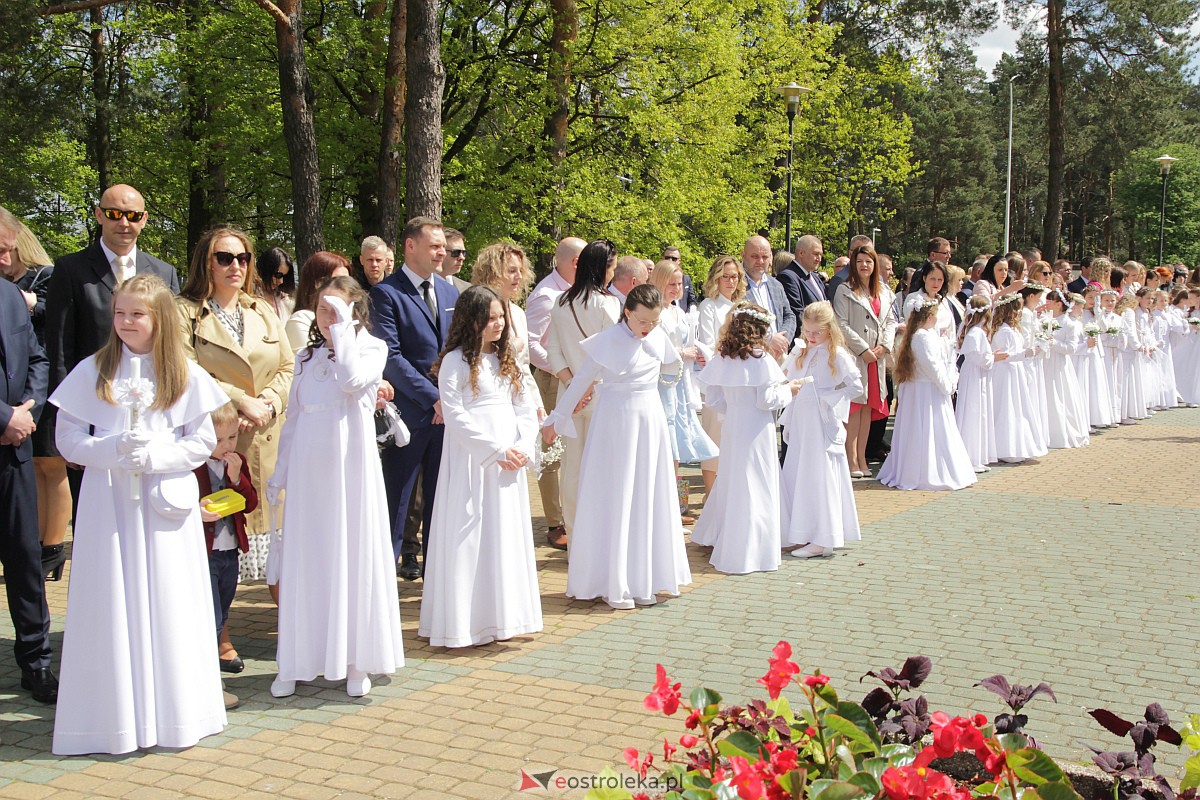 I Komunia Święta w parafii pw. Zbawiciela Świata w Ostrołęce [07.05.2023] - zdjęcie #47 - eOstroleka.pl