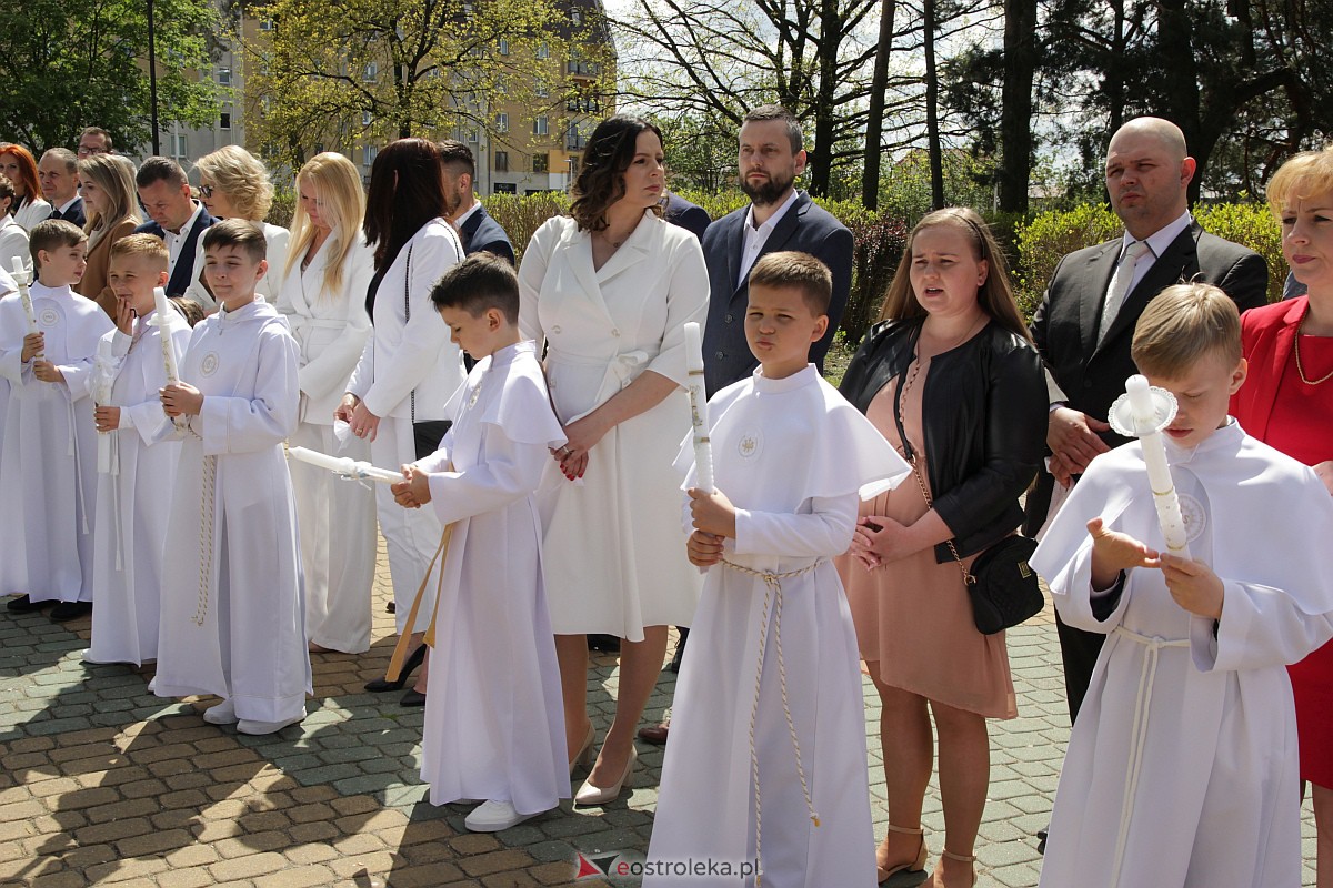 I Komunia Święta w parafii pw. Zbawiciela Świata w Ostrołęce [07.05.2023] - zdjęcie #43 - eOstroleka.pl