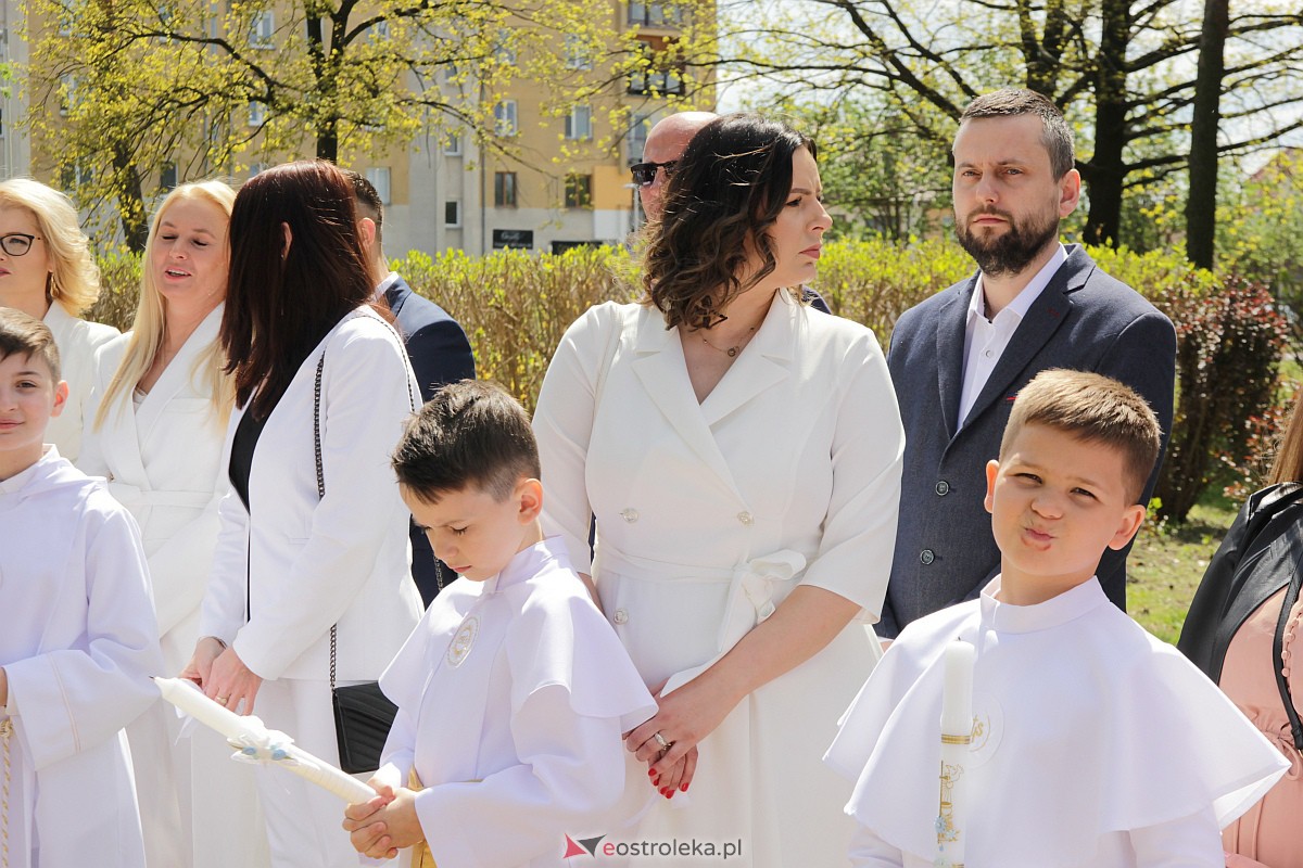 I Komunia Święta w parafii pw. Zbawiciela Świata w Ostrołęce [07.05.2023] - zdjęcie #41 - eOstroleka.pl