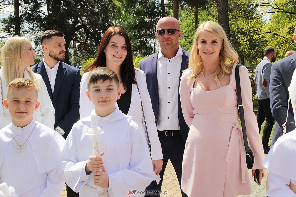 I Komunia Święta w parafii pw. Zbawiciela Świata w Ostrołęce [07.05.2023] - zdjęcie #109 - eOstroleka.pl