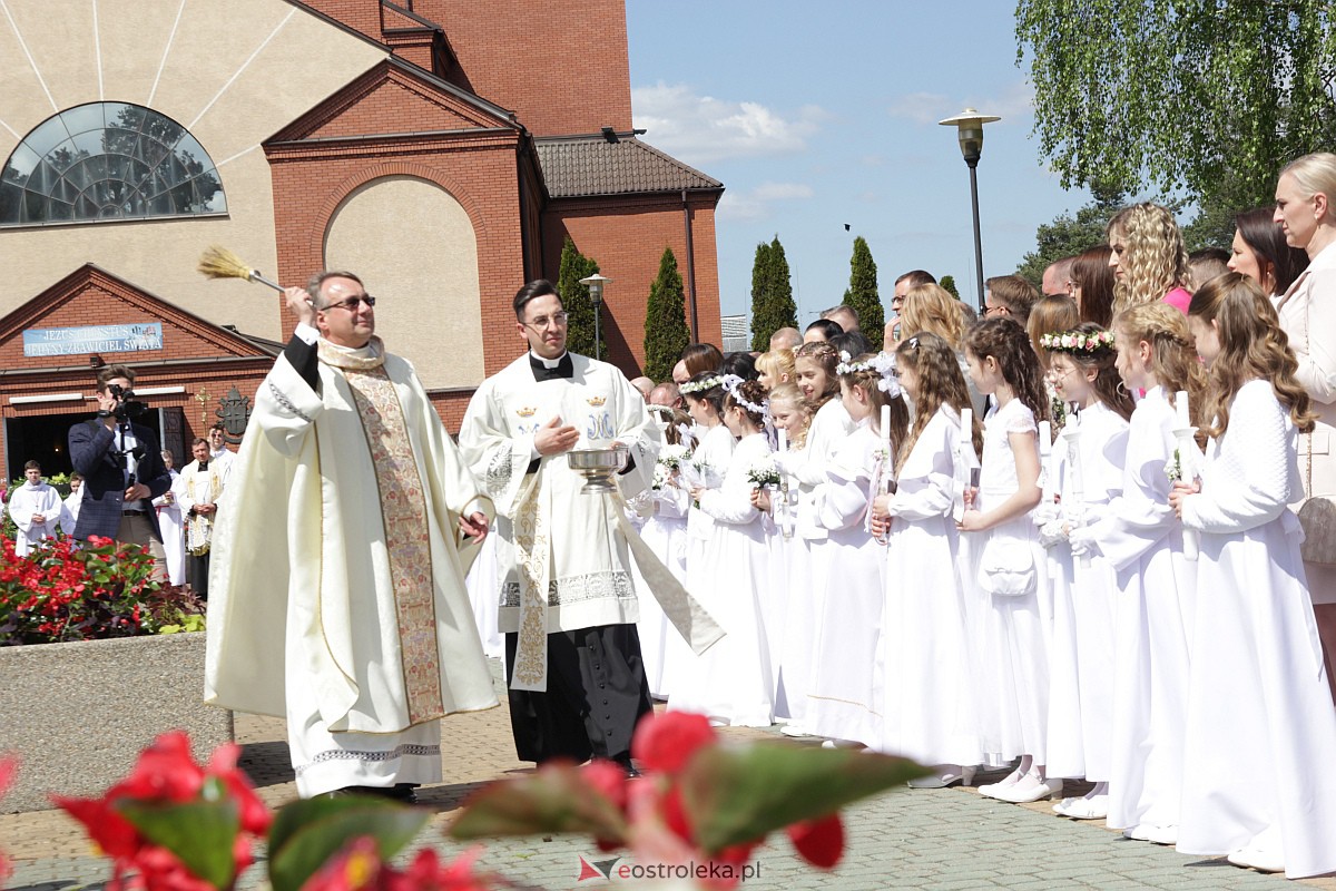 I Komunia Święta w parafii pw. Zbawiciela Świata w Ostrołęce [07.05.2023] - zdjęcie #99 - eOstroleka.pl