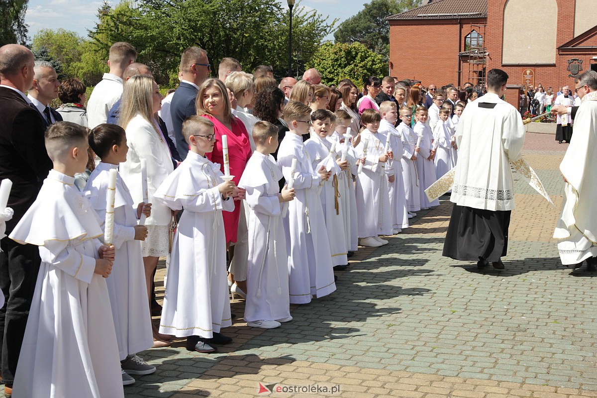 I Komunia Święta w parafii pw. Zbawiciela Świata w Ostrołęce [07.05.2023] - zdjęcie #85 - eOstroleka.pl