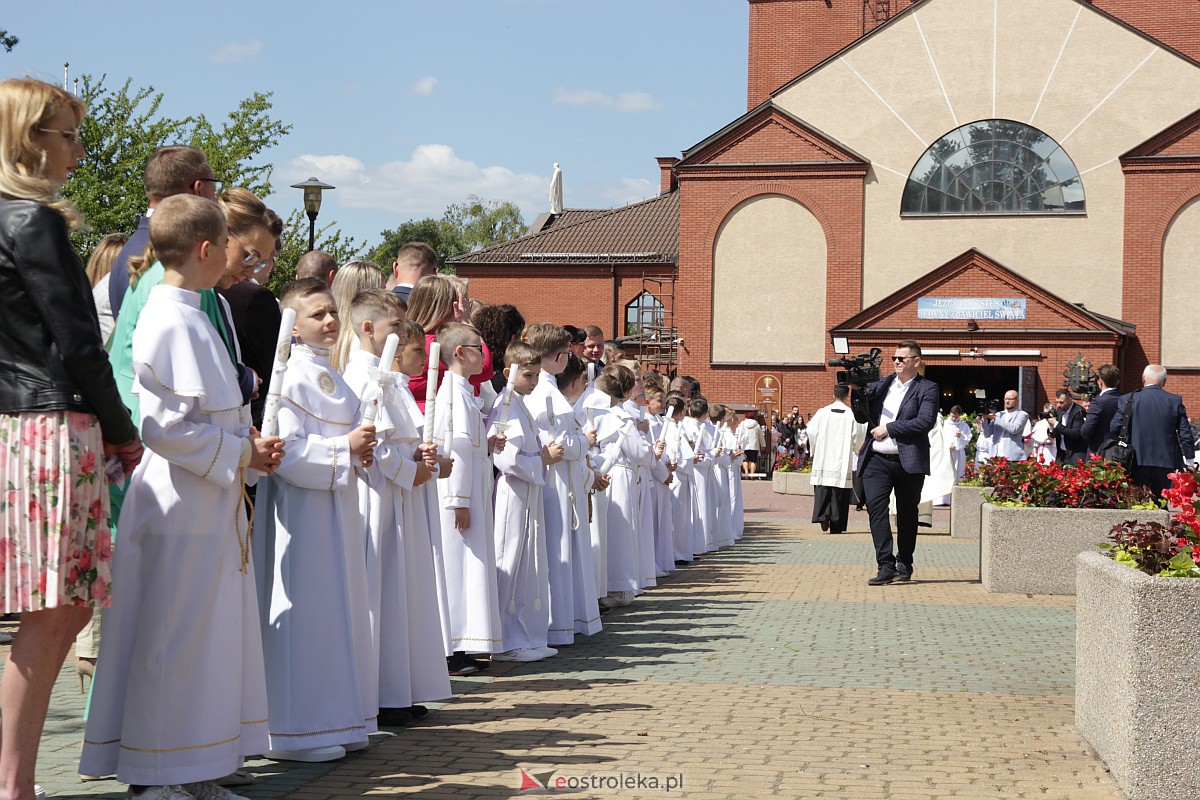I Komunia Święta w parafii pw. Zbawiciela Świata w Ostrołęce [07.05.2023] - zdjęcie #79 - eOstroleka.pl
