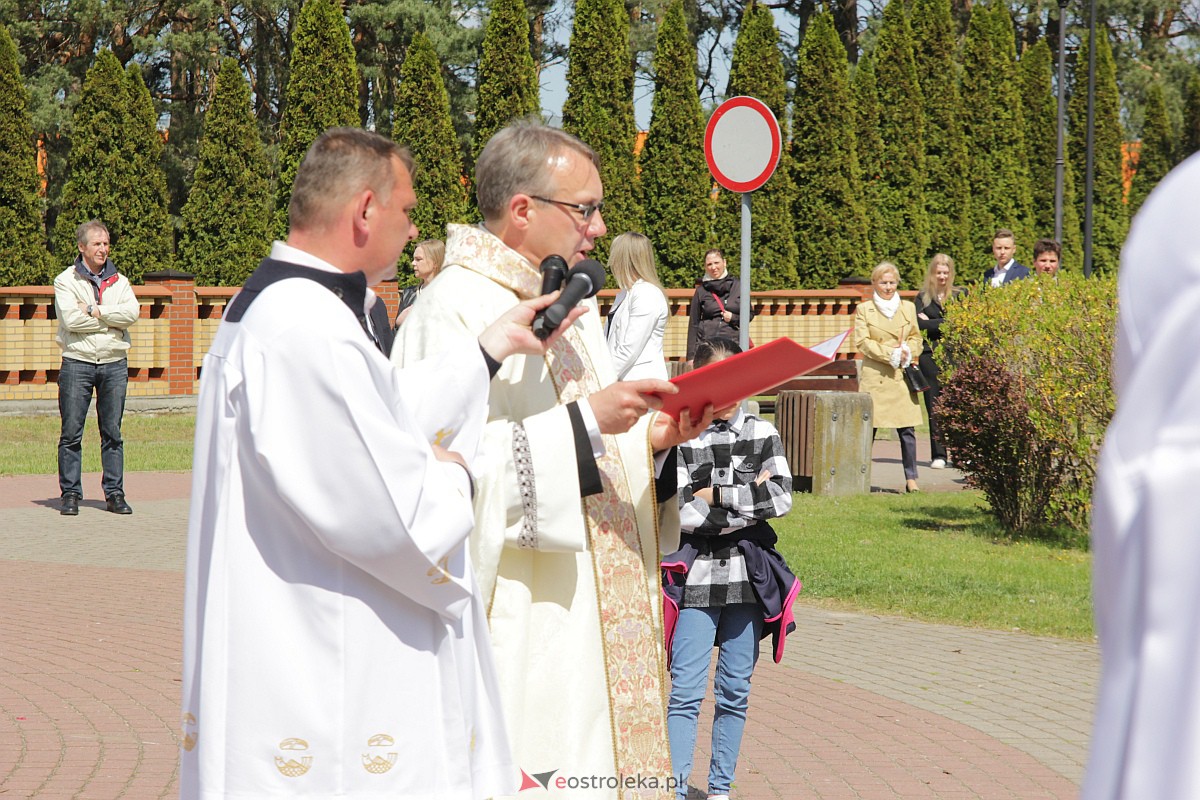 I Komunia Święta w parafii pw. Zbawiciela Świata w Ostrołęce [07.05.2023] - zdjęcie #69 - eOstroleka.pl