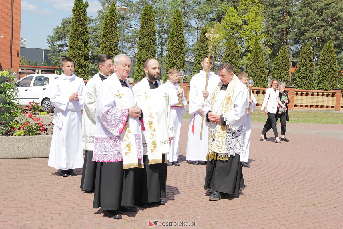 I Komunia Święta w parafii pw. Zbawiciela Świata w Ostrołęce [07.05.2023] - zdjęcie #67 - eOstroleka.pl