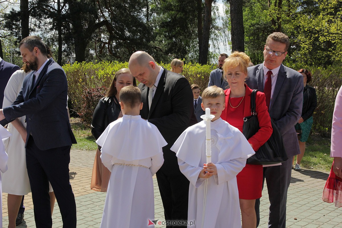I Komunia Święta w parafii pw. Zbawiciela Świata w Ostrołęce [07.05.2023] - zdjęcie #65 - eOstroleka.pl
