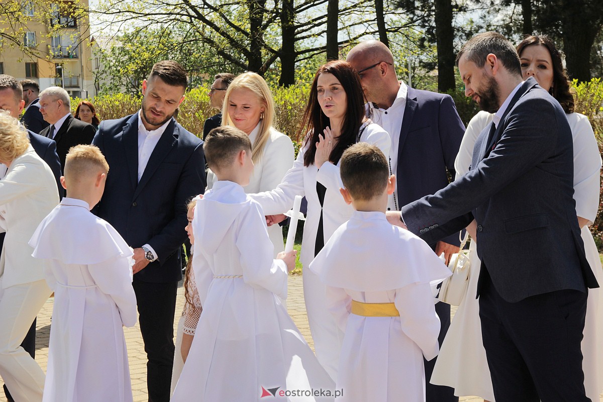 I Komunia Święta w parafii pw. Zbawiciela Świata w Ostrołęce [07.05.2023] - zdjęcie #63 - eOstroleka.pl