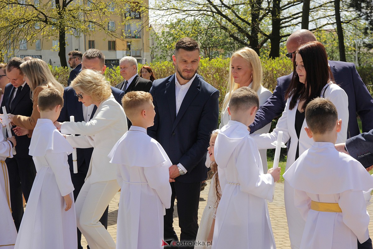 I Komunia Święta w parafii pw. Zbawiciela Świata w Ostrołęce [07.05.2023] - zdjęcie #61 - eOstroleka.pl