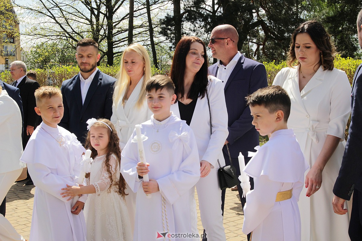 I Komunia Święta w parafii pw. Zbawiciela Świata w Ostrołęce [07.05.2023] - zdjęcie #59 - eOstroleka.pl