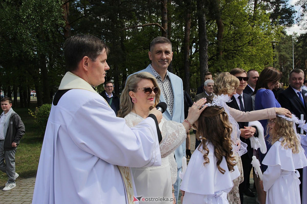 I Komunia Święta w parafii pw. Zbawiciela Świata w Ostrołęce [07.05.2023] - zdjęcie #52 - eOstroleka.pl
