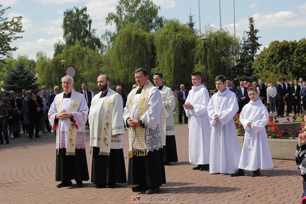 I Komunia Święta w parafii pw. Zbawiciela Świata w Ostrołęce [07.05.2023] - zdjęcie #48 - eOstroleka.pl